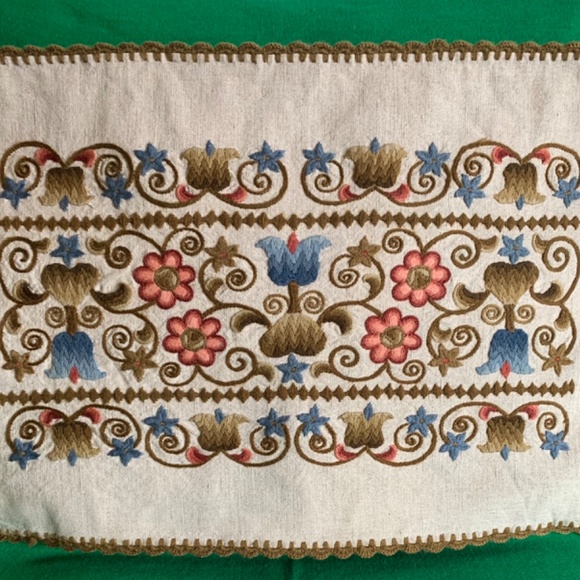 Pillow Oblong Richly Embroidered - Picture 9 of 9